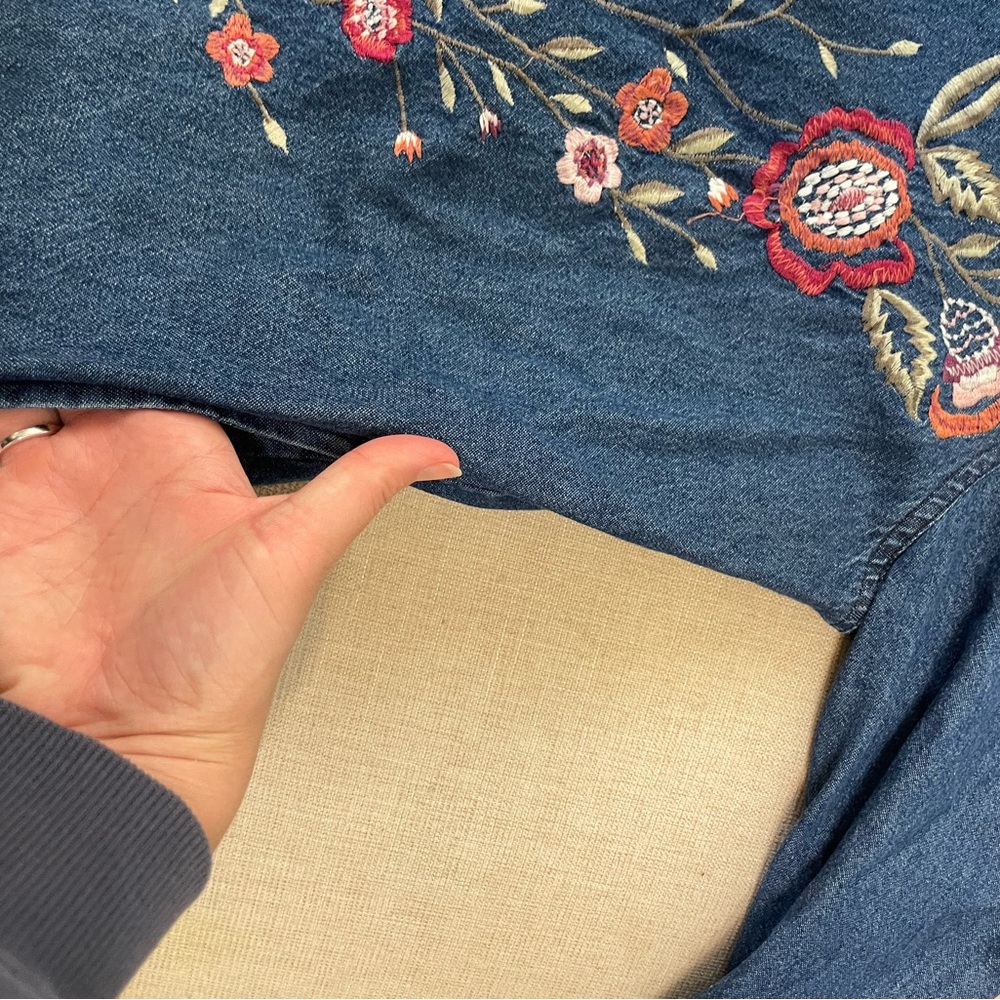 Vintage Denim Jacket with Red Floral Embroidery - Picture 10 of 11